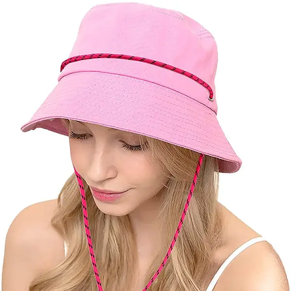 Bucket hat with adjustable string