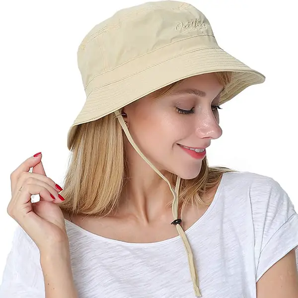 Women's hiking hat with strap
