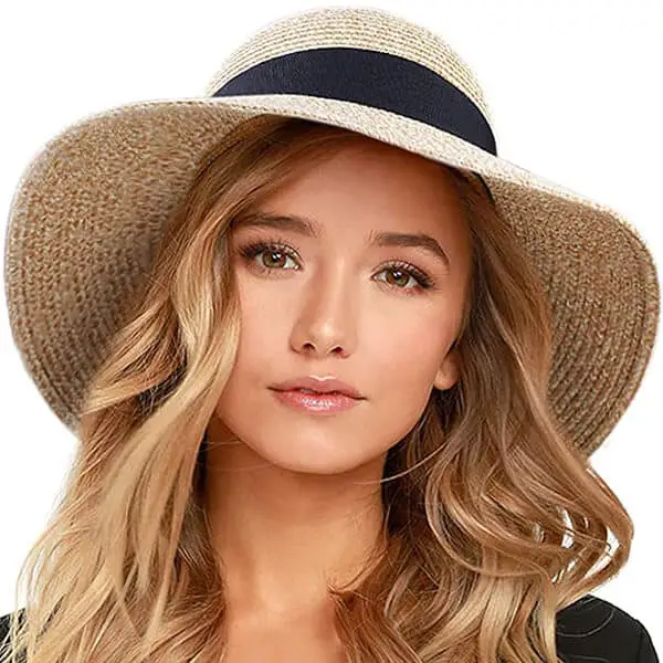 Fashionable straw hat with a bow