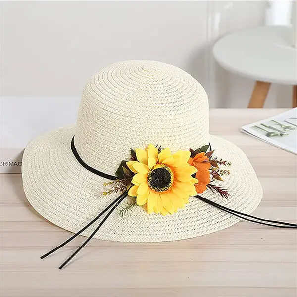 Women's straw hat with sunflower